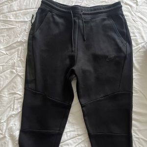 Black Nike Tech Sweatpants